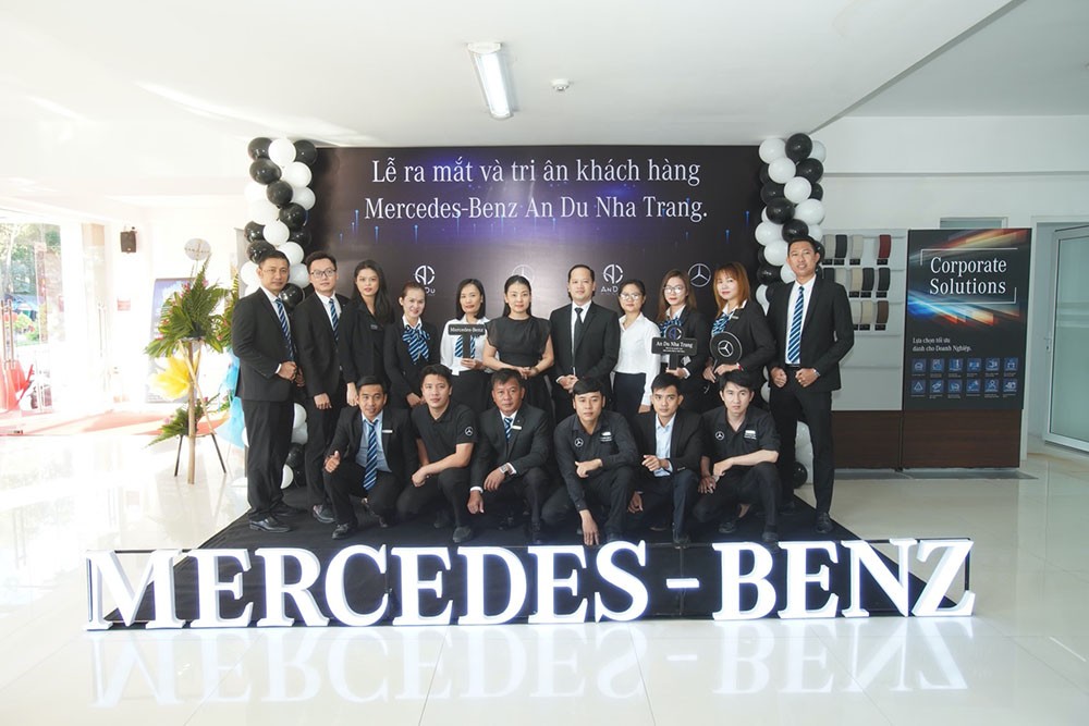 Đội ngũ nhân viên Mercedes Nha Trang tham dự lễ tri ân khách hàng