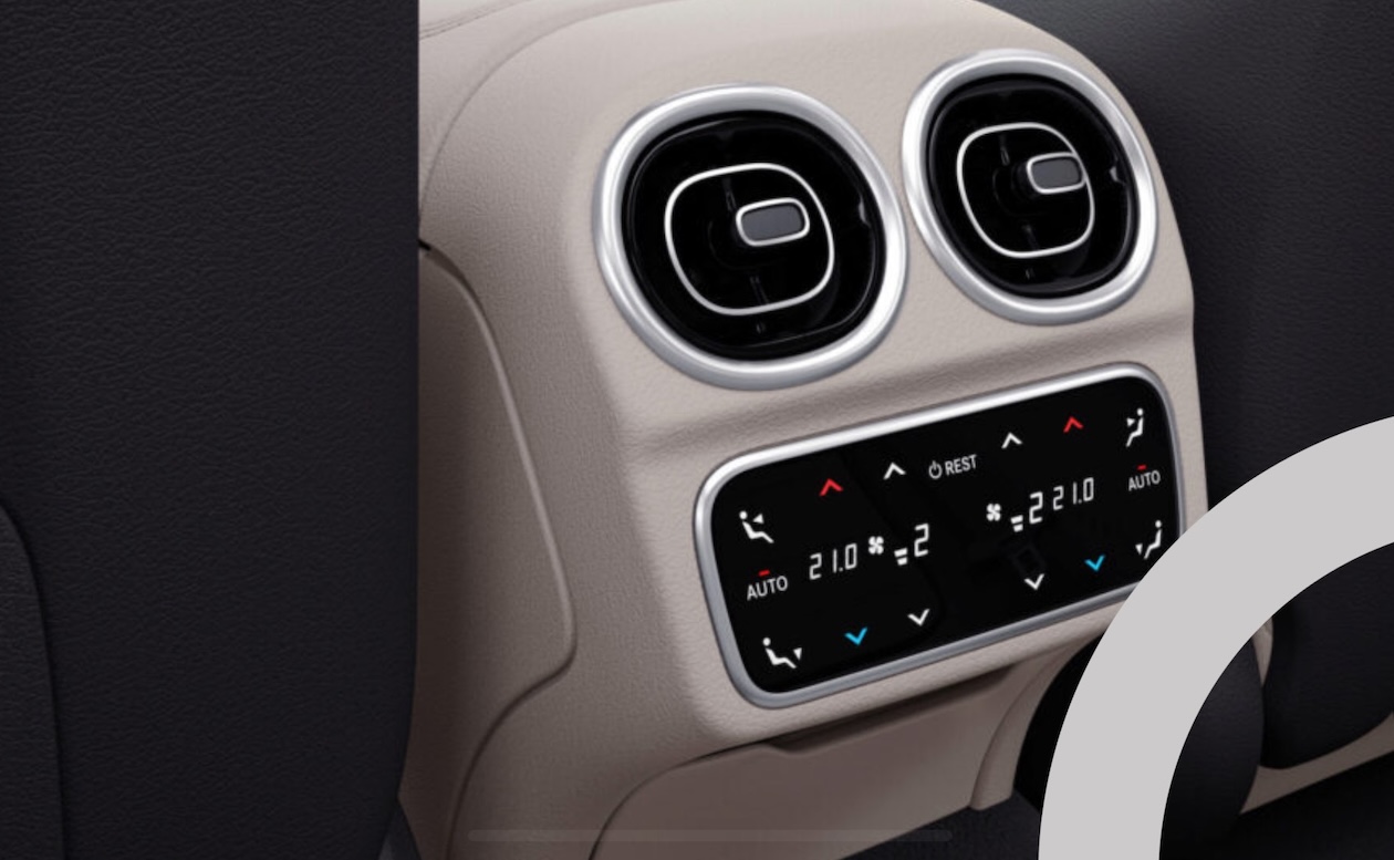 Dieu hoa sau 4 vung Giá Xe C200 Avantgarde - C200 Avantgarde Plus - C300 AMG 2025 Mới Nhất