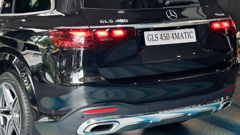 Thanh ngang mạ crom sau xe GLS450 4matic Facelift