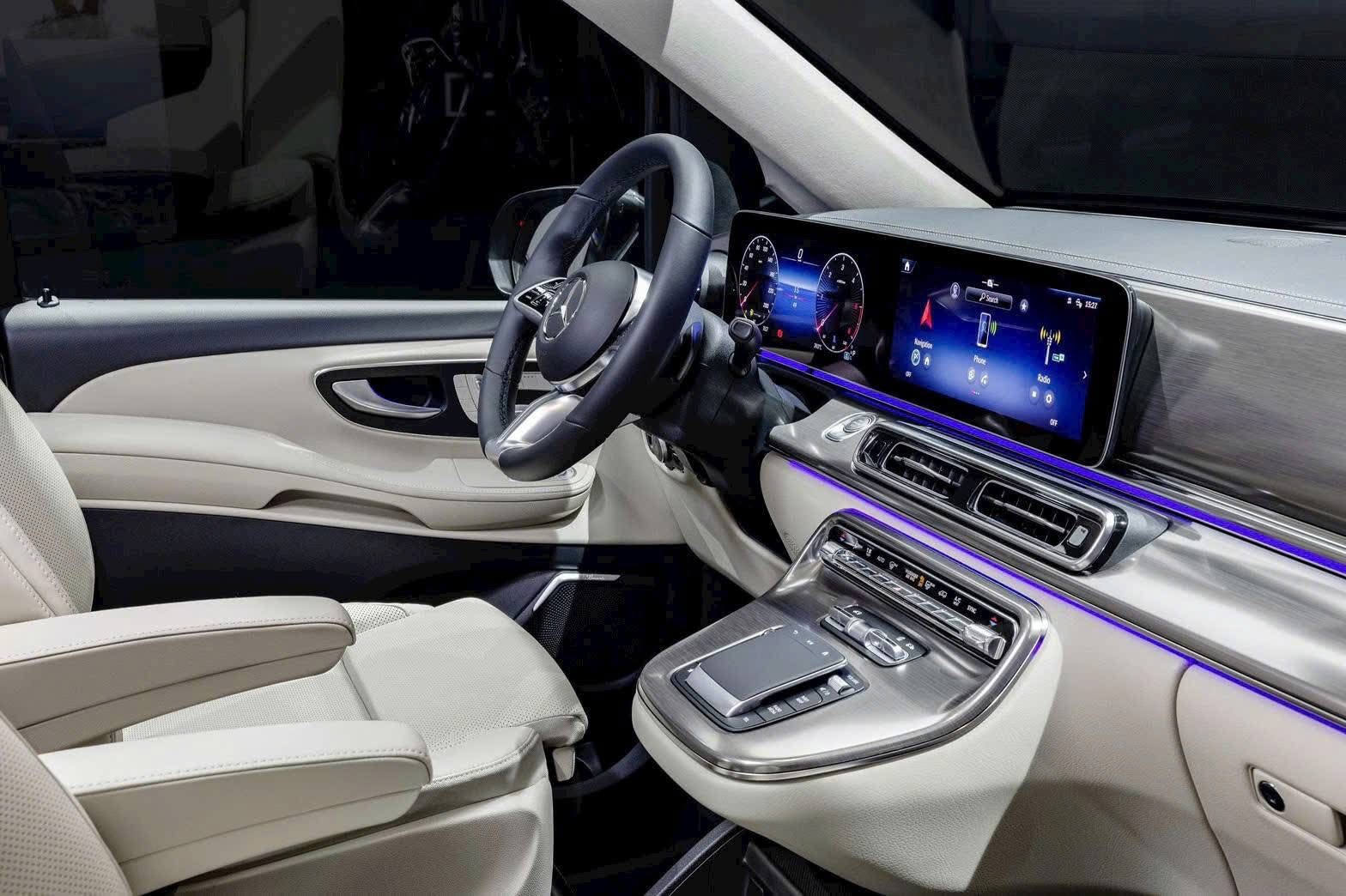 Khoang lái V300 AMG
