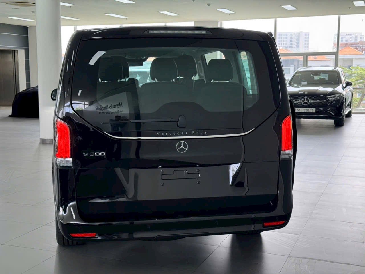 Đuôi xe V300 Avantgarde