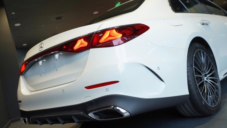 Đuôi xe E300 amg thể thao