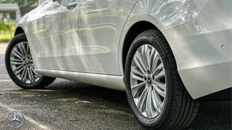 Bộ la-zăng 17 inch 5 chấu kép trẻ trung trên Mercedes C200 Avantgarde