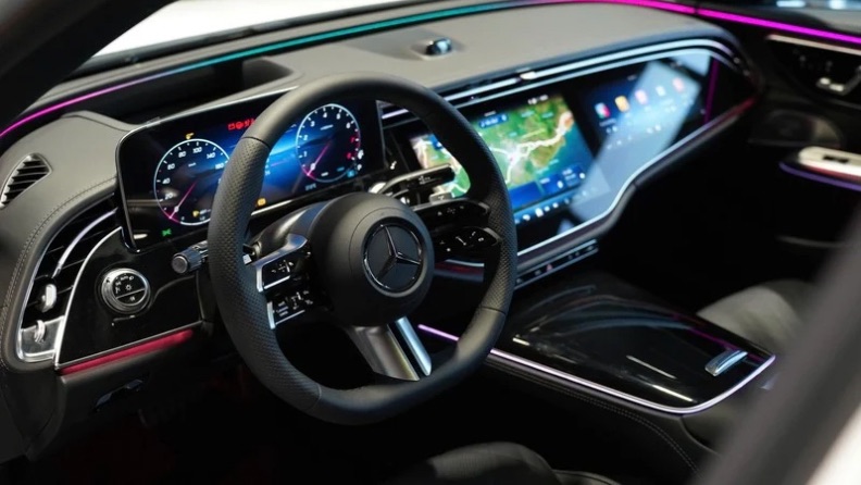 Vô lăng d cut e300 amg