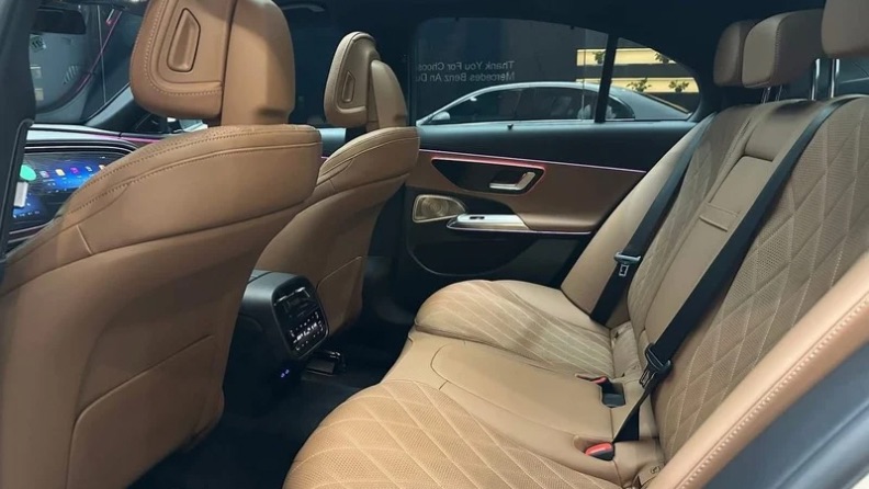 hàng ghế sau e300 amg