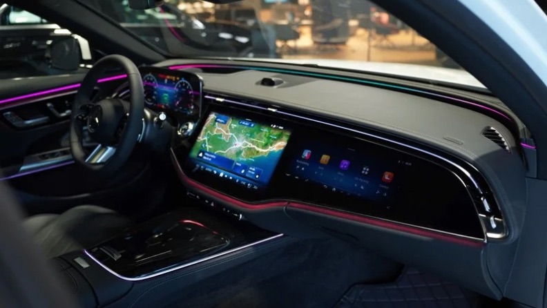 màn hình hyperscreen E300 amg