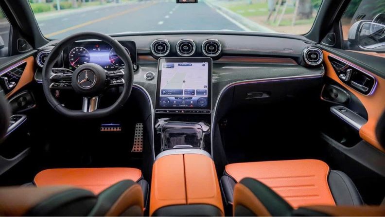 Khoang lai C300 AMG Mercedes-Benz C300 AMG 2025 - Sedan thể thao đỉnh cao trong phân khúc C-Class