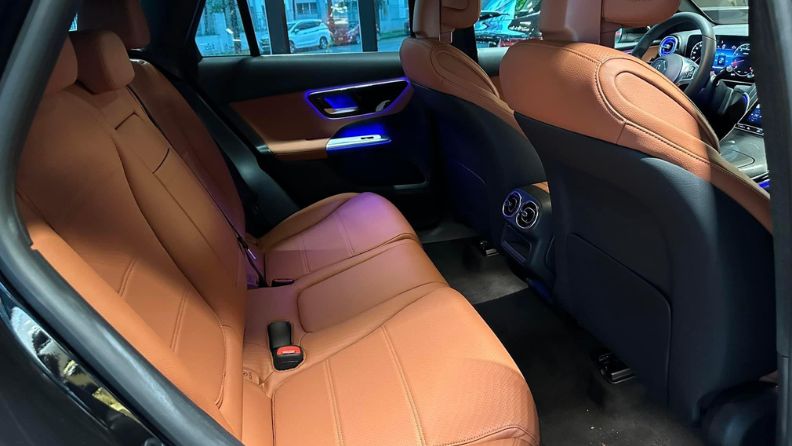 Hàng ghế sau GLC200 4matic