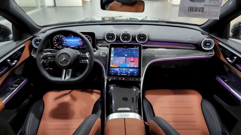 Khoang hành khách Mec C300 AMG