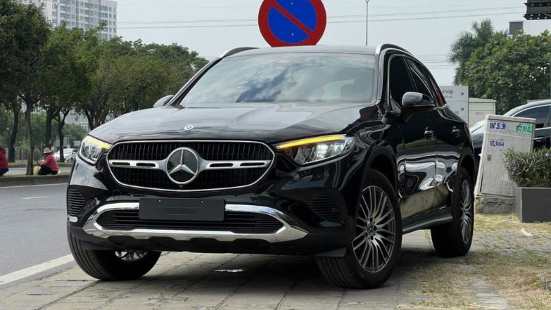 Mặt ca lăng Mercedes GLC200 4matic