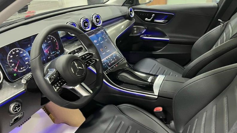 C300 mau trang noi that den
