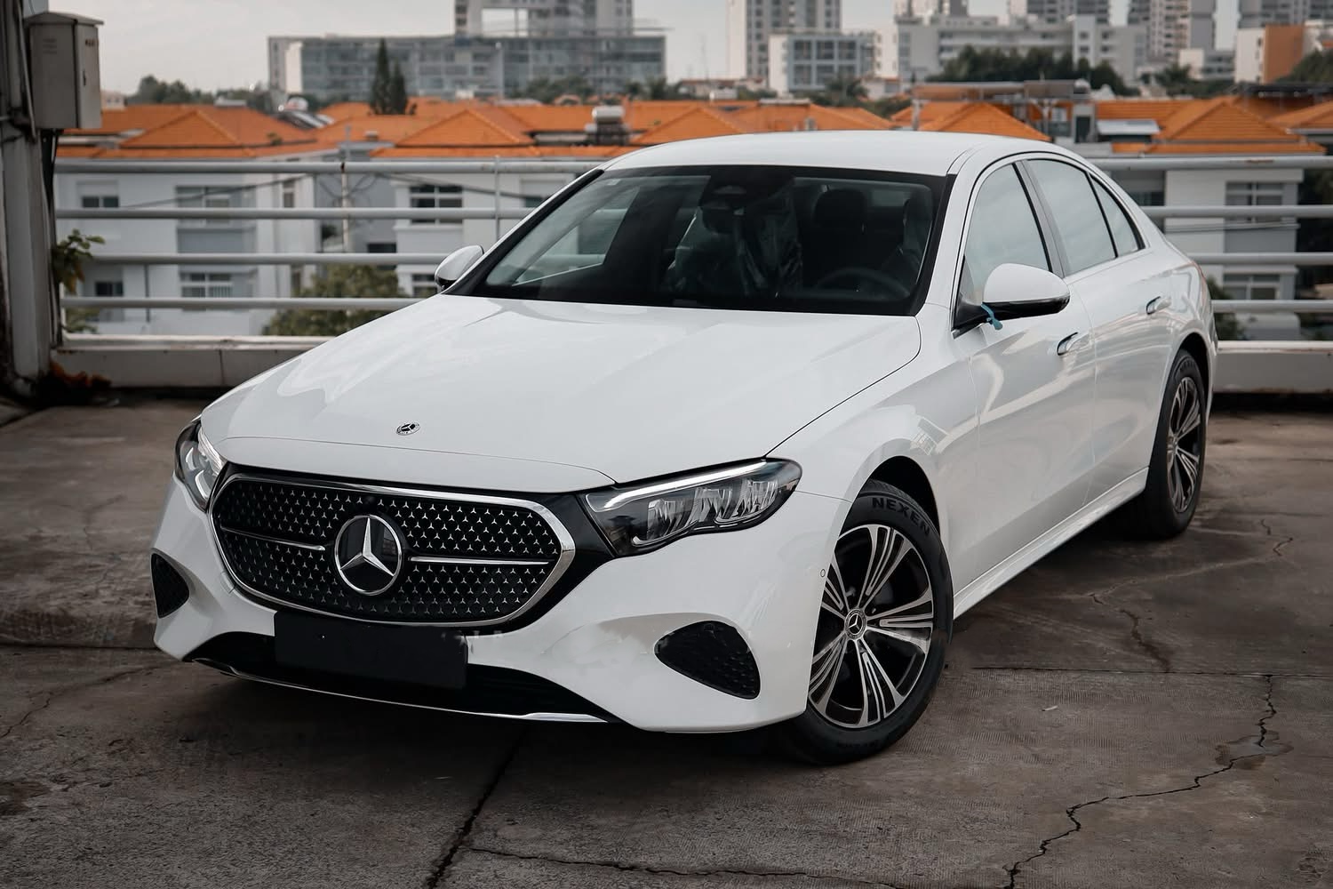 E200 Avantgarde lăn bánh tại Đà Nẵng