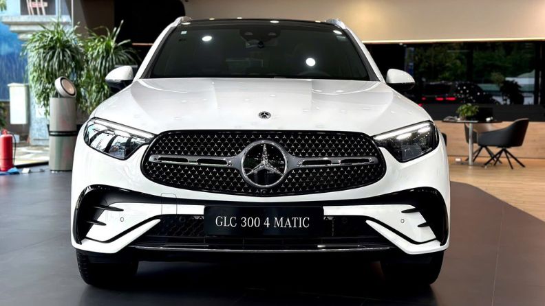 Giá Lăn Bánh Mercedes GLC200 & GLC300 tại Quảng Bình – Cập Nhật 2025 19 Giá Lăn Bánh Mercedes GLC200 & GLC300 tại Quảng Bình – Cập Nhật 2025 Mặt ca lăng GLC300 4matic Quảng Bình