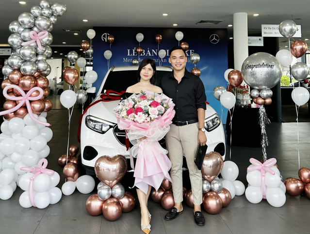 Khách hàng nhận xe GLC 200 Quảng Trị 