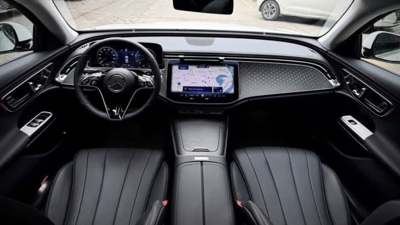 Khoang lái E200 avantgarde