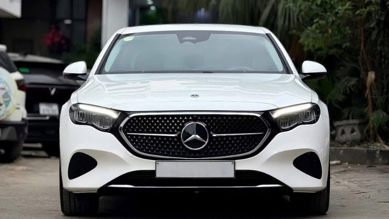 đầu xe Mercedes E200 avantgarde