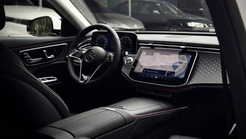 nội thất đen Mercedes E200 avantgarde
