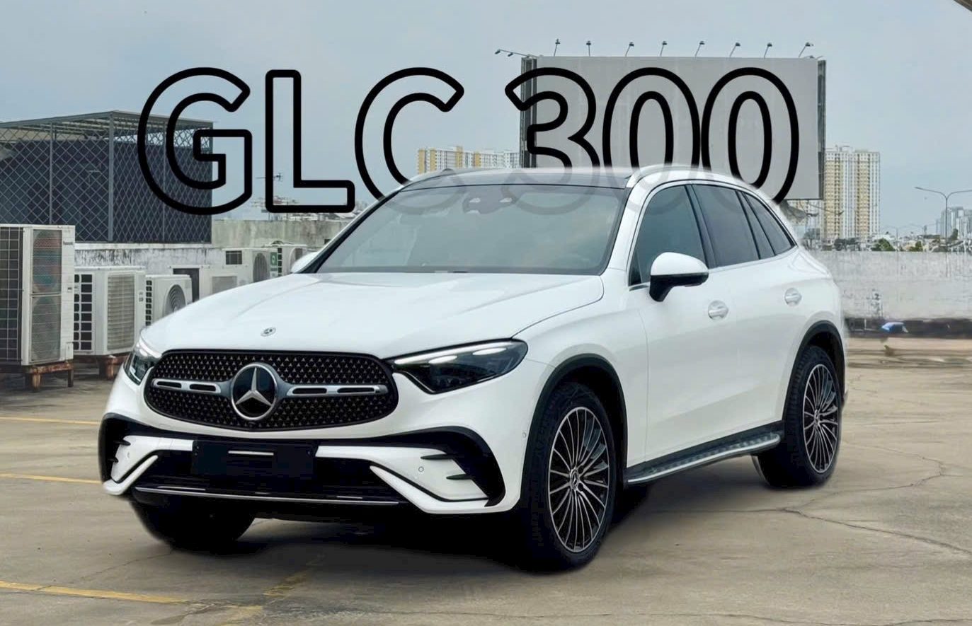 Ngoại thất Mercedes GLC300 4MATIC có gì hay? 19 Ngoại thất Mercedes GLC300 4MATIC có gì hay? GLC300 màu trắng nội thất nâu