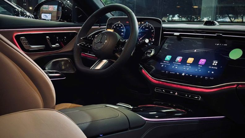 Nội thất Mercedes E300 AMG 2026: Thể thao, công nghệ & tương lai 22 Nội thất Mercedes E300 AMG 2026: Thể thao, công nghệ & tương lai 21 Nội thất Mercedes E300 AMG 2026: Thể thao, công nghệ & tương lai