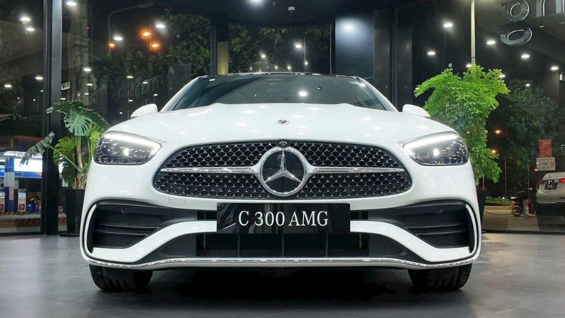 Giá lăn bánh Mercedes C300 AMG tại Đà Nẵng 2026 20 Giá lăn bánh Mercedes C300 AMG tại Đà Nẵng 2026 dau xe c300